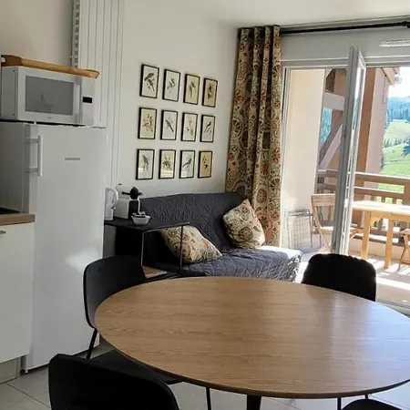 Tres Bel Neuf Apartment Peone